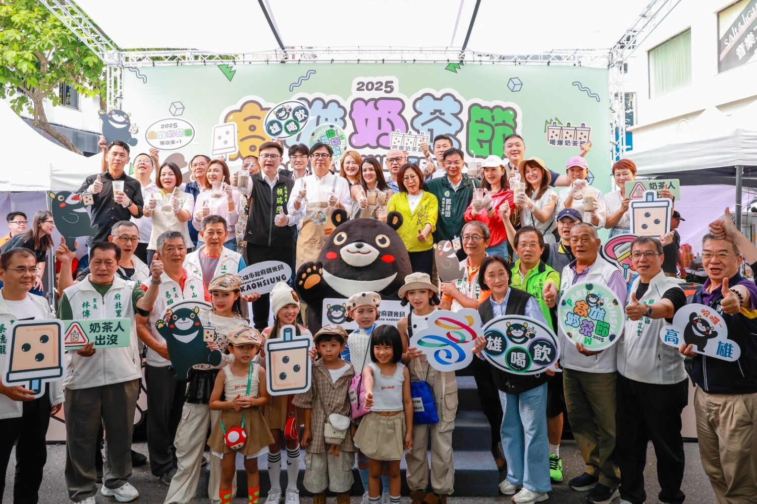 2025高雄奶茶節 陳其邁攜手法國網紅Anna調製限定特調 邀請民眾品嚐美味奶茶