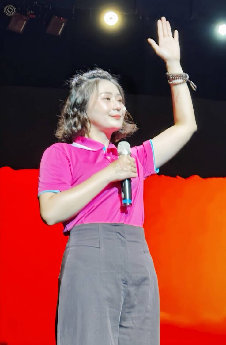 律師醫師企業家公教齊聲祈福　1500人齊聚義大世界體驗身心療癒奇蹟