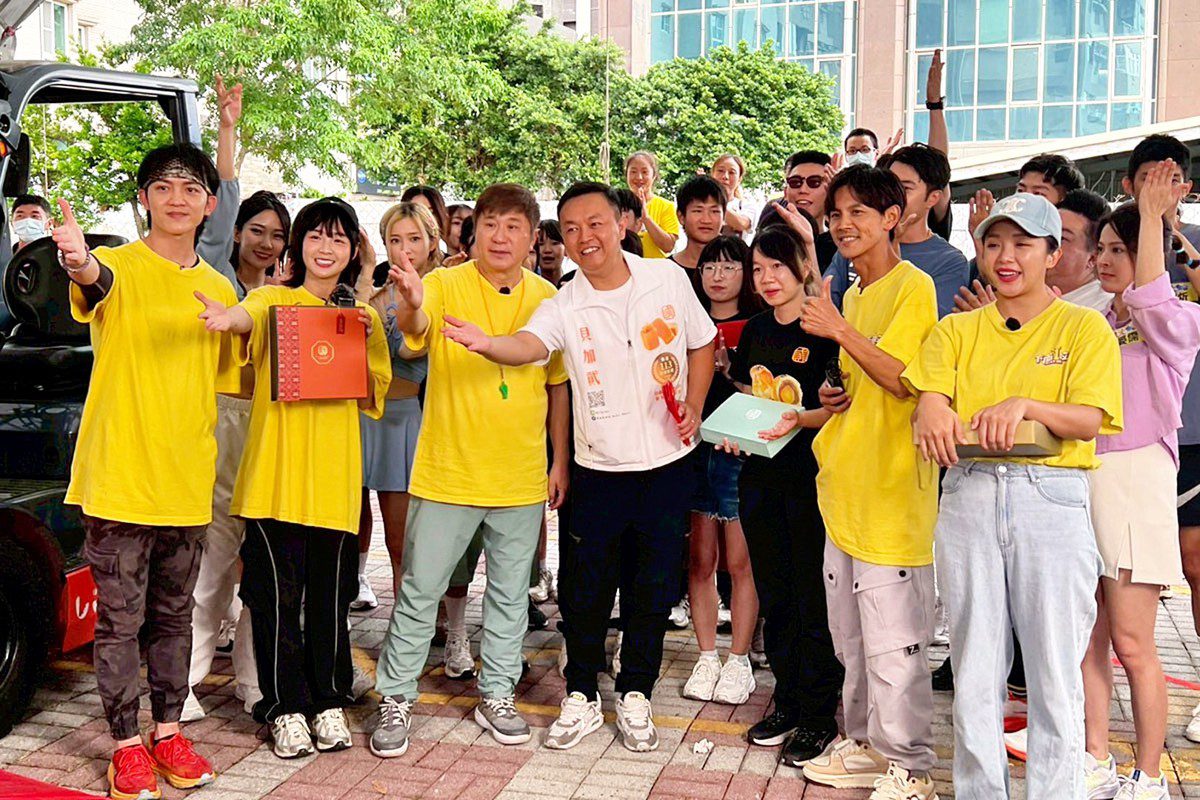 《綜藝大集合》再創佳績 台南貝加貮榮耀登場 中秋蛋黃酥掀搶購熱潮 《綜藝大集合》再創佳績 台南貝加貮榮耀登場 中秋蛋黃酥掀搶購熱潮