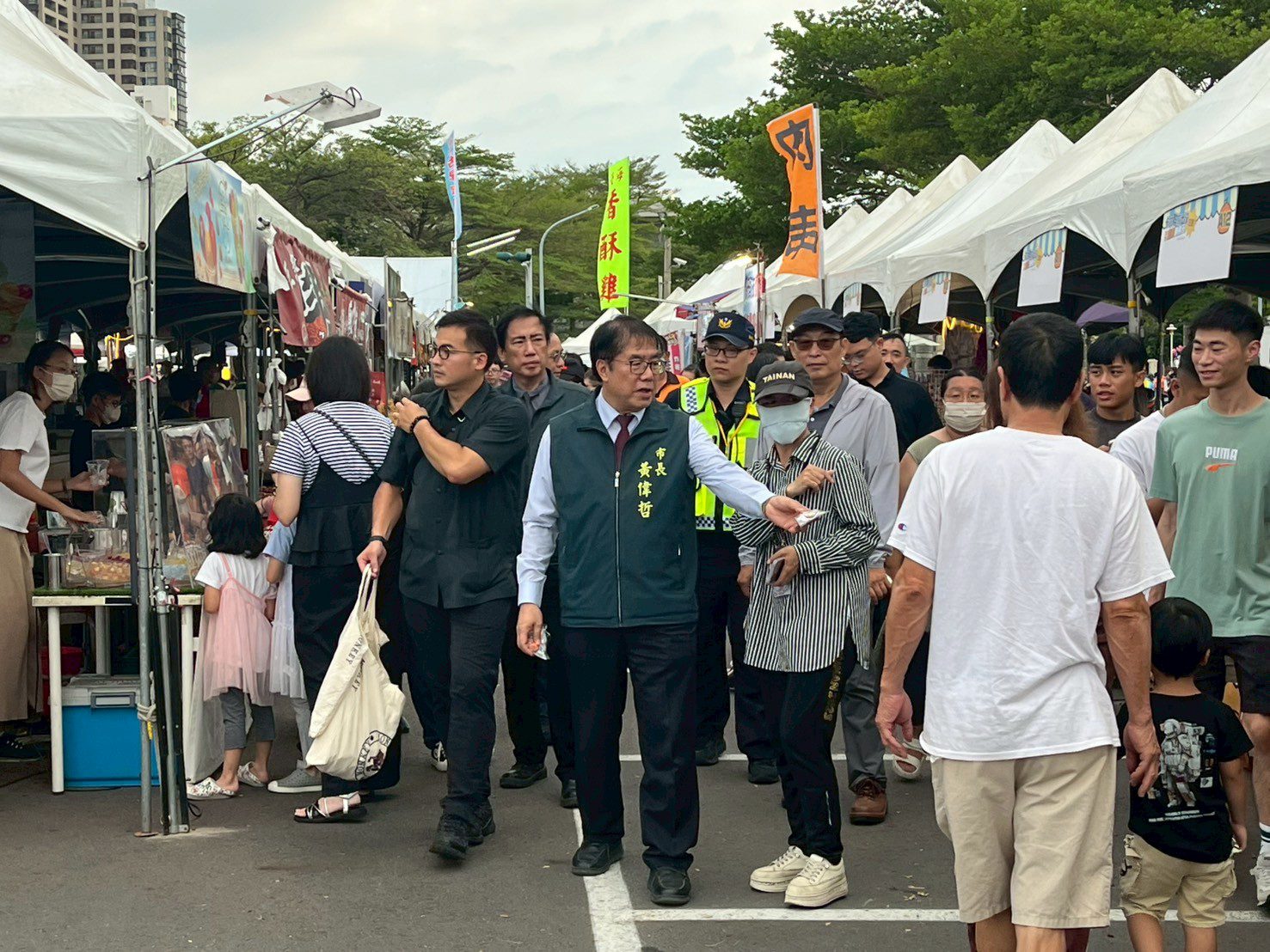 卡比胖拉魅力爆棚參觀人次逾20萬  因應颱風來襲將提前撤收以維安全