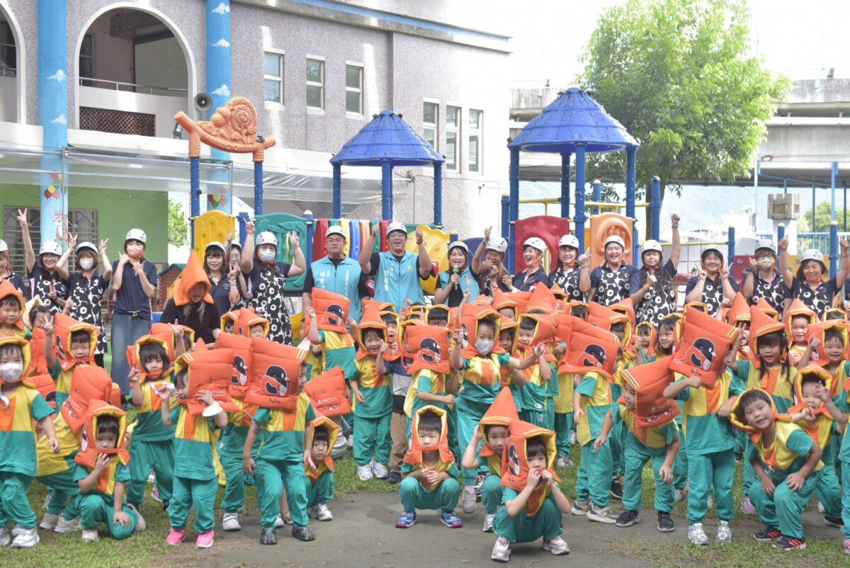 「國家防災日」警報響起 花蓮市幼演練疏散避難 「國家防災日」警報響起 花蓮市幼演練疏散避難