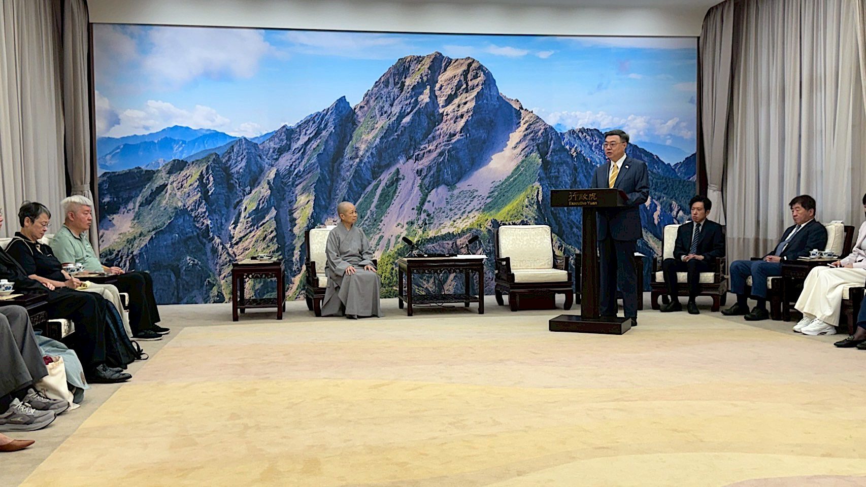 釋昭慧發起拒領1萬元 卓榮泰:增設選項給民眾自主決定 釋昭慧發起拒領1萬元 卓榮泰:增設選項給民眾自主決定