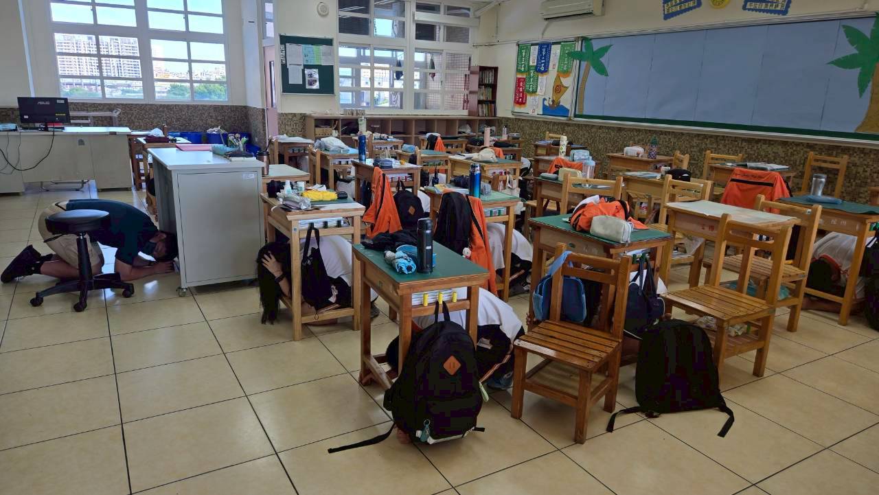 地震警報響起！921防災日演練臨場感十足 經國國中師生展現紀律迅速疏散