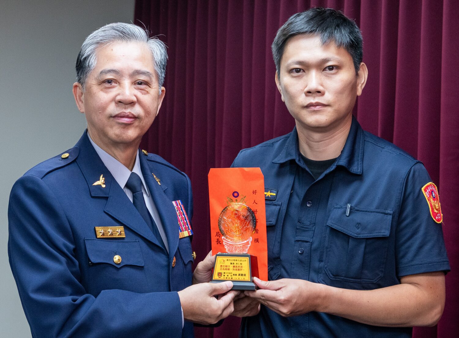 吳仁智勇救輕生女子            局長吳敬田公開表揚