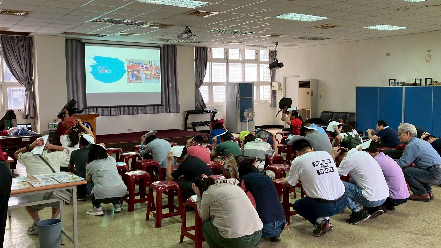 桃消富岡分隊針對工廠內移工宿舍宣導防災 地震演習同步登場