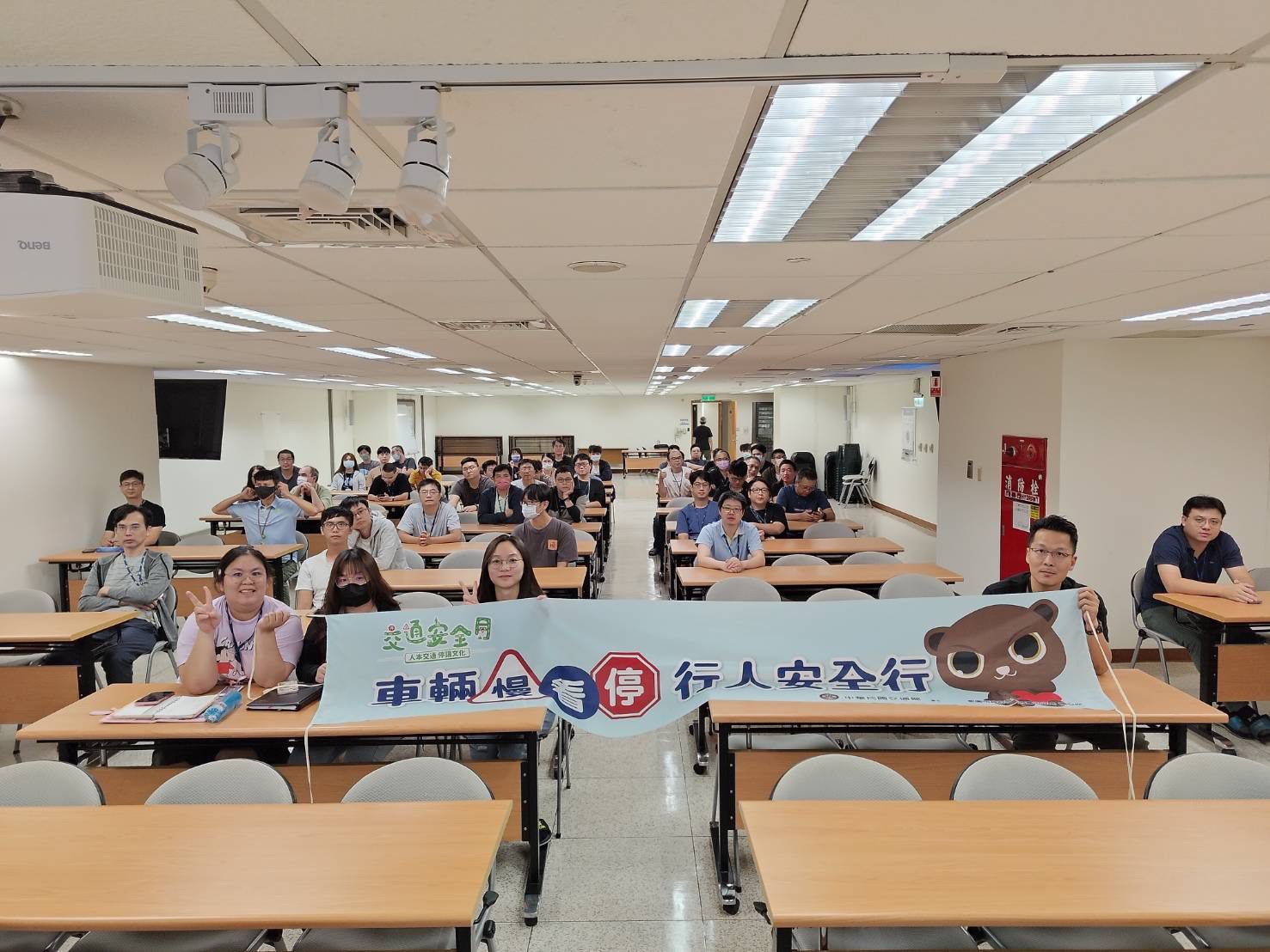 龜山警攜手友達光電辦課程 宣導交通安全守護員工