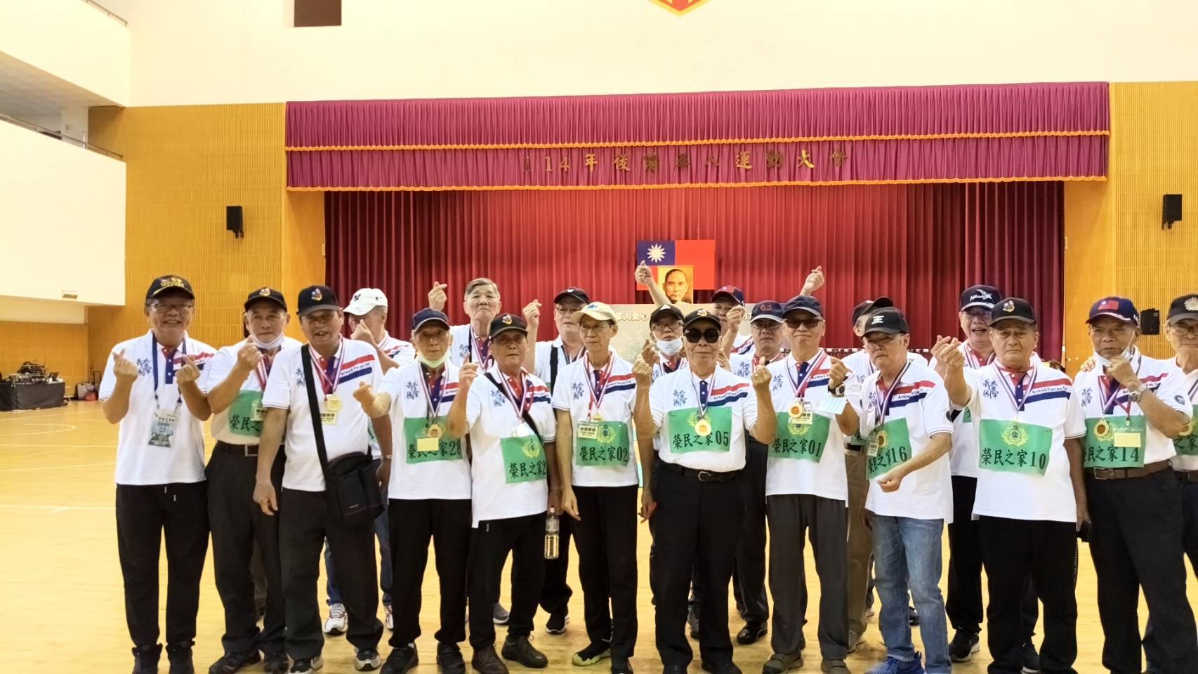 桃園後備軍人運動大會登場 榮家長輩推大球、投壺展現團隊合作