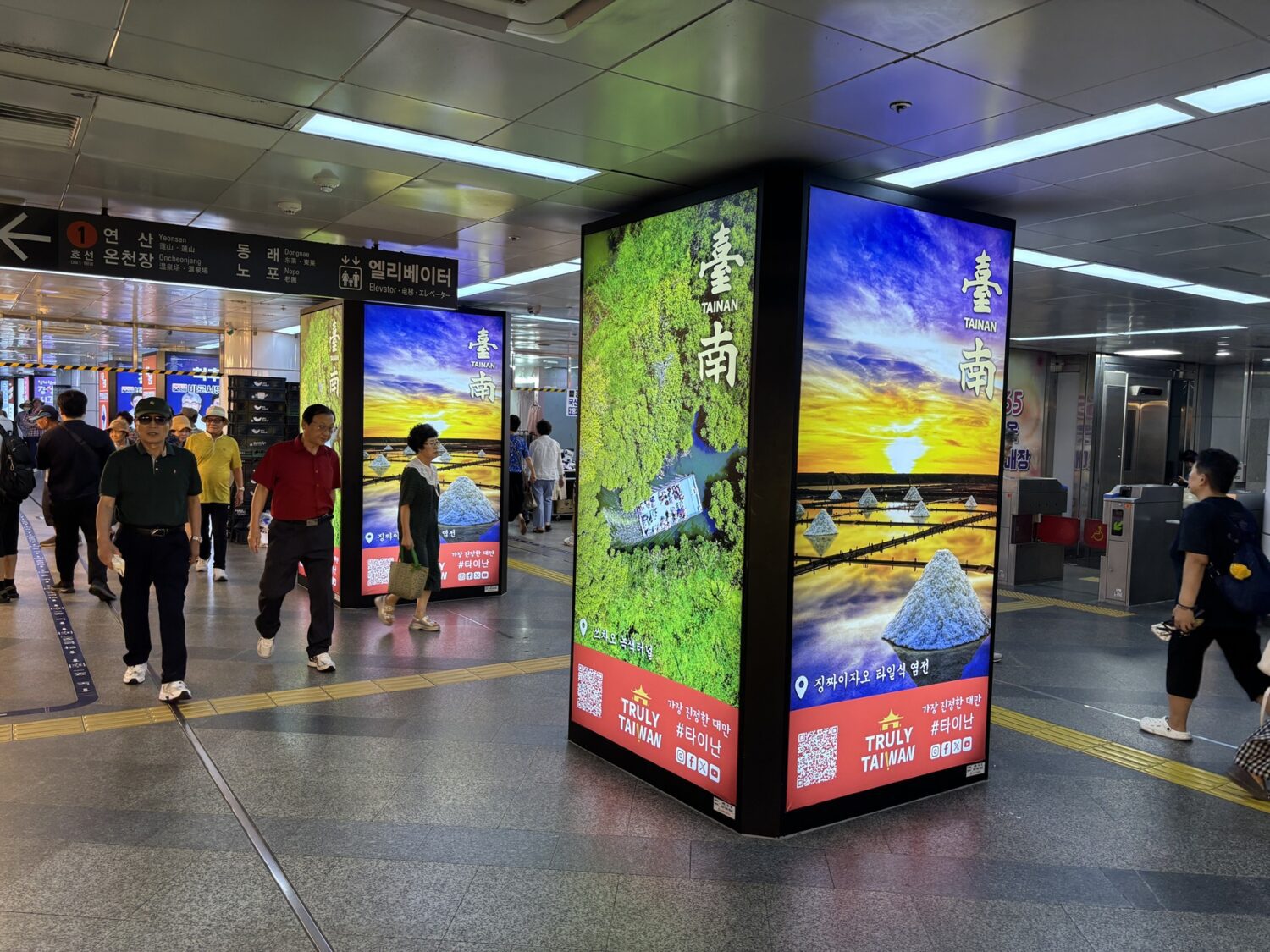 臺南觀旅局佈局韓國市場 釜山西面站燈箱廣告引人注目