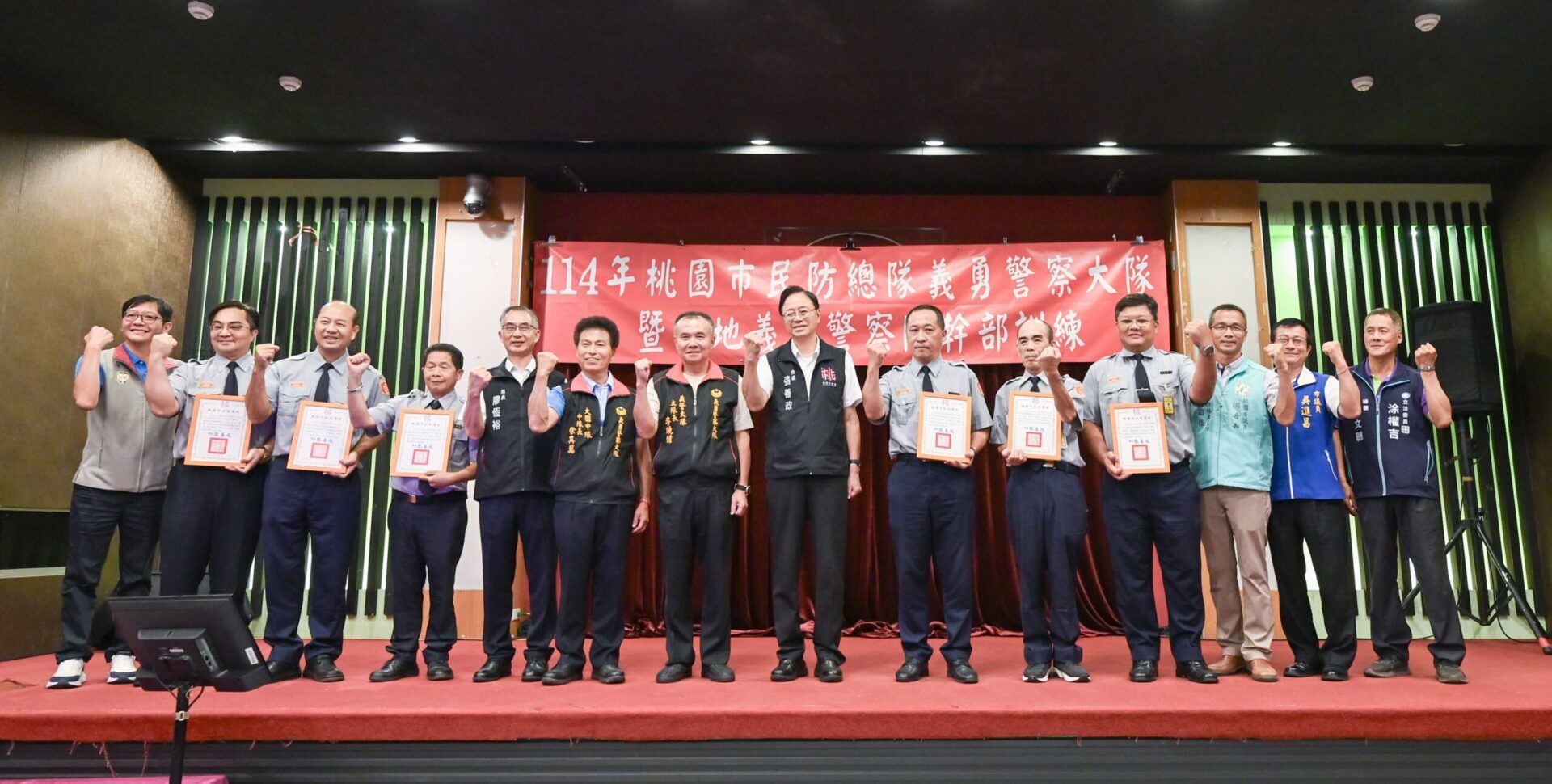 張善政表揚績優義警 對桃園治安貢獻良多 張善政表揚績優義警 對桃園治安貢獻良多