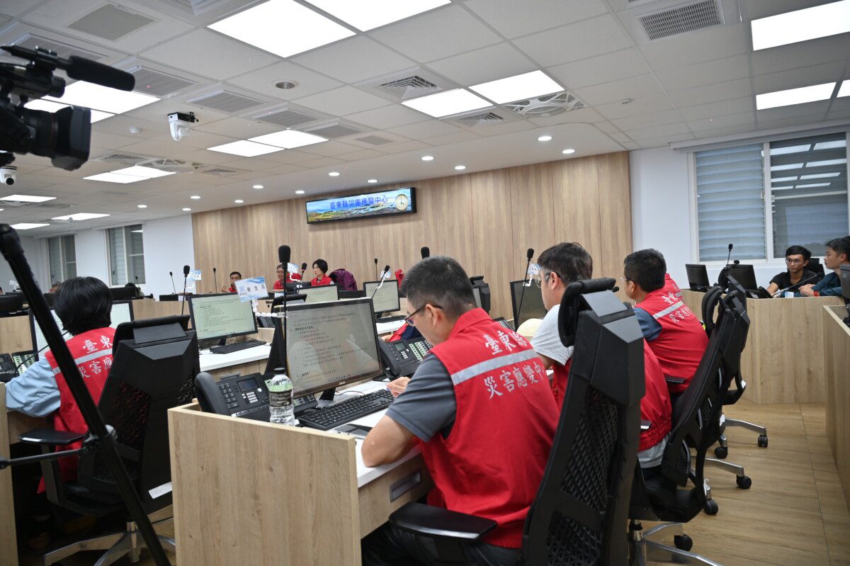 強烈颱風樺加沙將來襲 饒縣長視察災害應變中心 指示全力做好防災應變