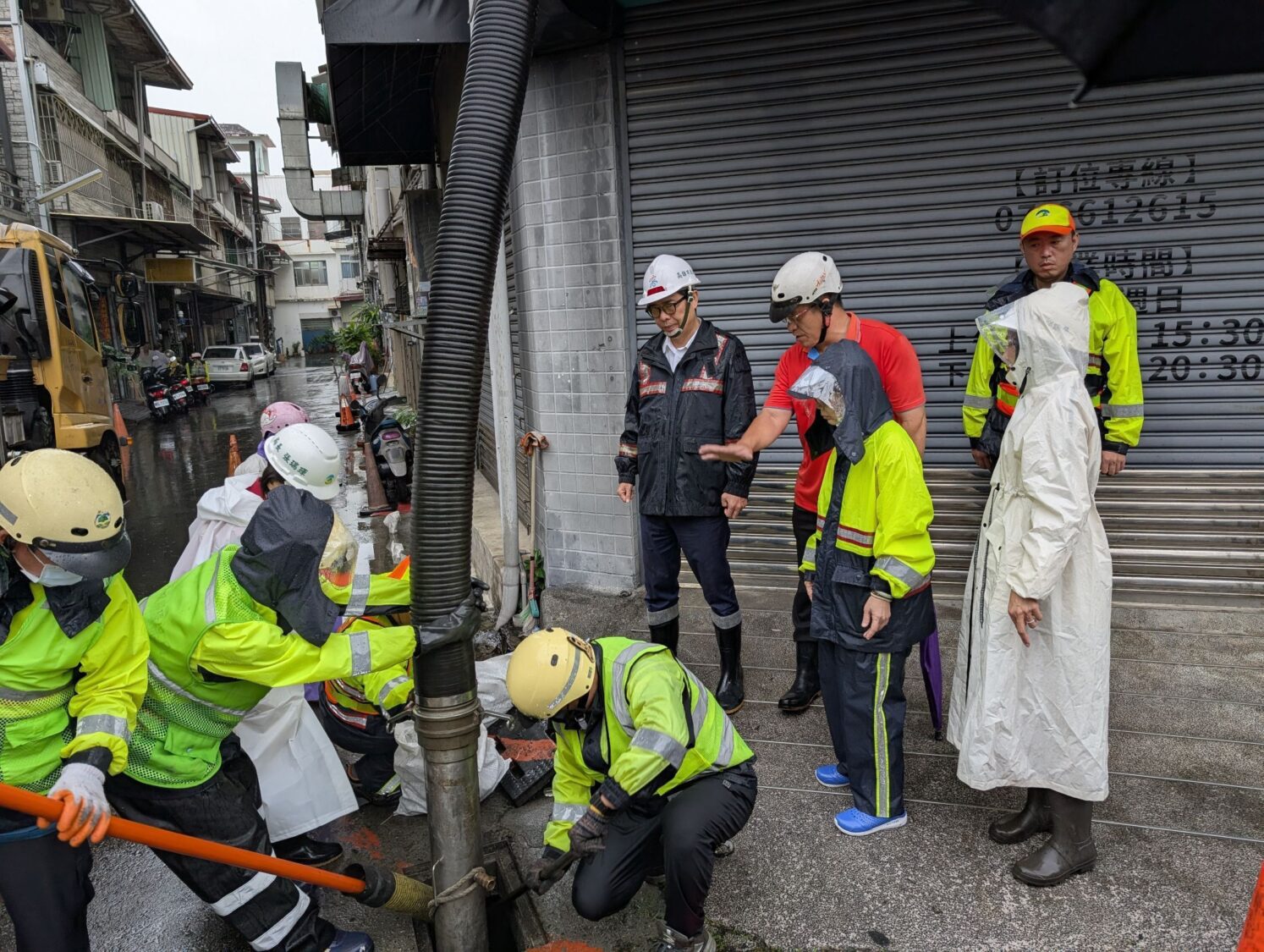 樺加沙颱風環流帶來降雨 陳其邁市長前往仁武、旗山視察防汛作業及排水溝疏通