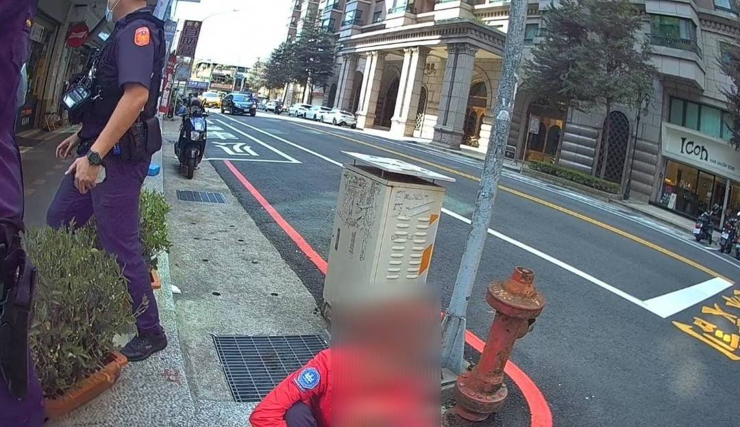蘆竹5旬婦「不知道自己倒在路邊」 警察溫馨協助 蘆竹5旬婦「不知道自己倒在路邊」 警察溫馨協助