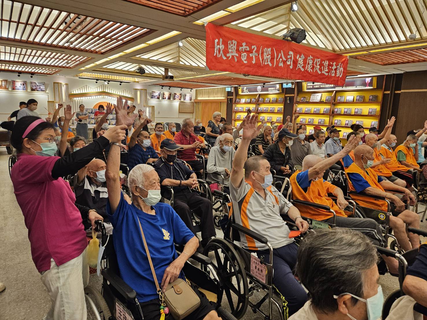 欣興電子送暖桃園榮家 長輩體驗穴位按摩與精油舒壓 欣興電子送暖桃園榮家 長輩體驗穴位按摩與精油舒壓