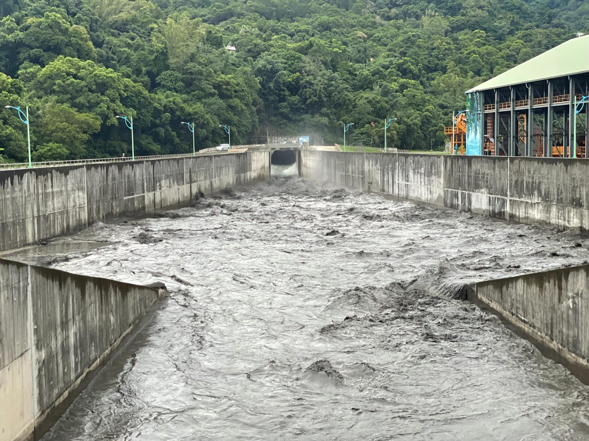 樺加沙助攻石門水庫逼近滿庫 北水分署啟動阿姆坪防淤沖淤
