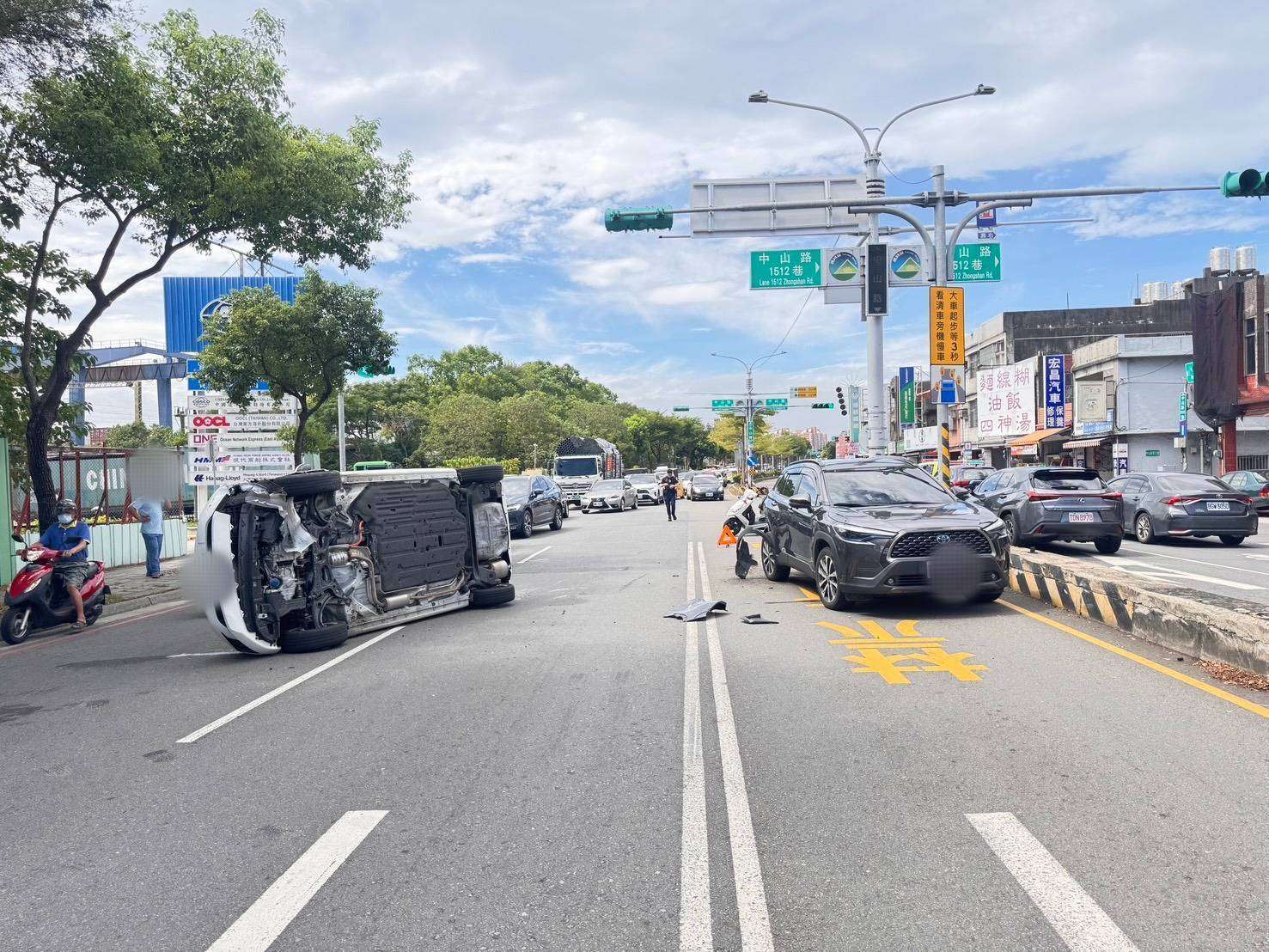 【有片】八德中華路小客車追撞翻覆 女駕疑服安眠藥疲勞釀禍