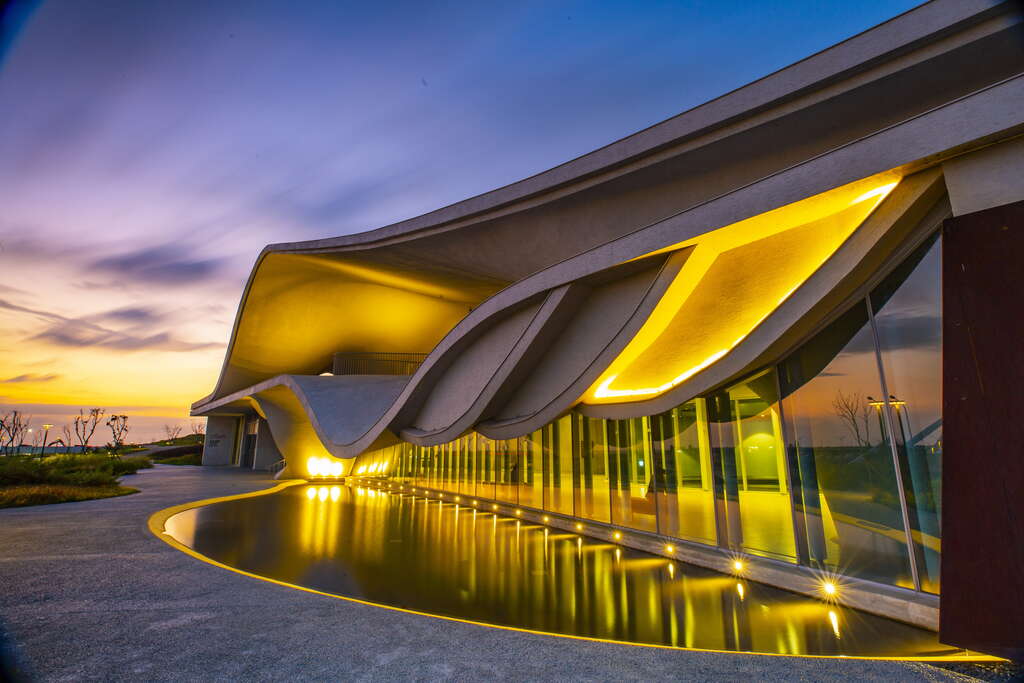 桃市聯合婚禮80對名額秒殺 民政局安排新人永安海螺館拍浪漫寫真