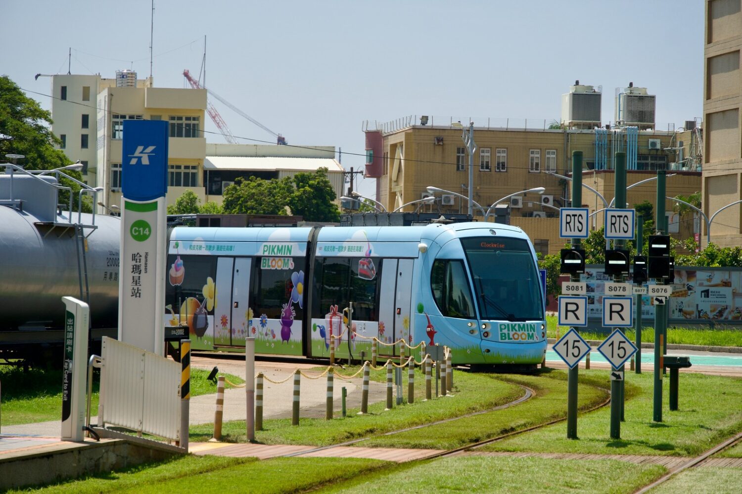 《Pikmin Bloom》高雄限定輕軌彩繪列車 驚艷亮相