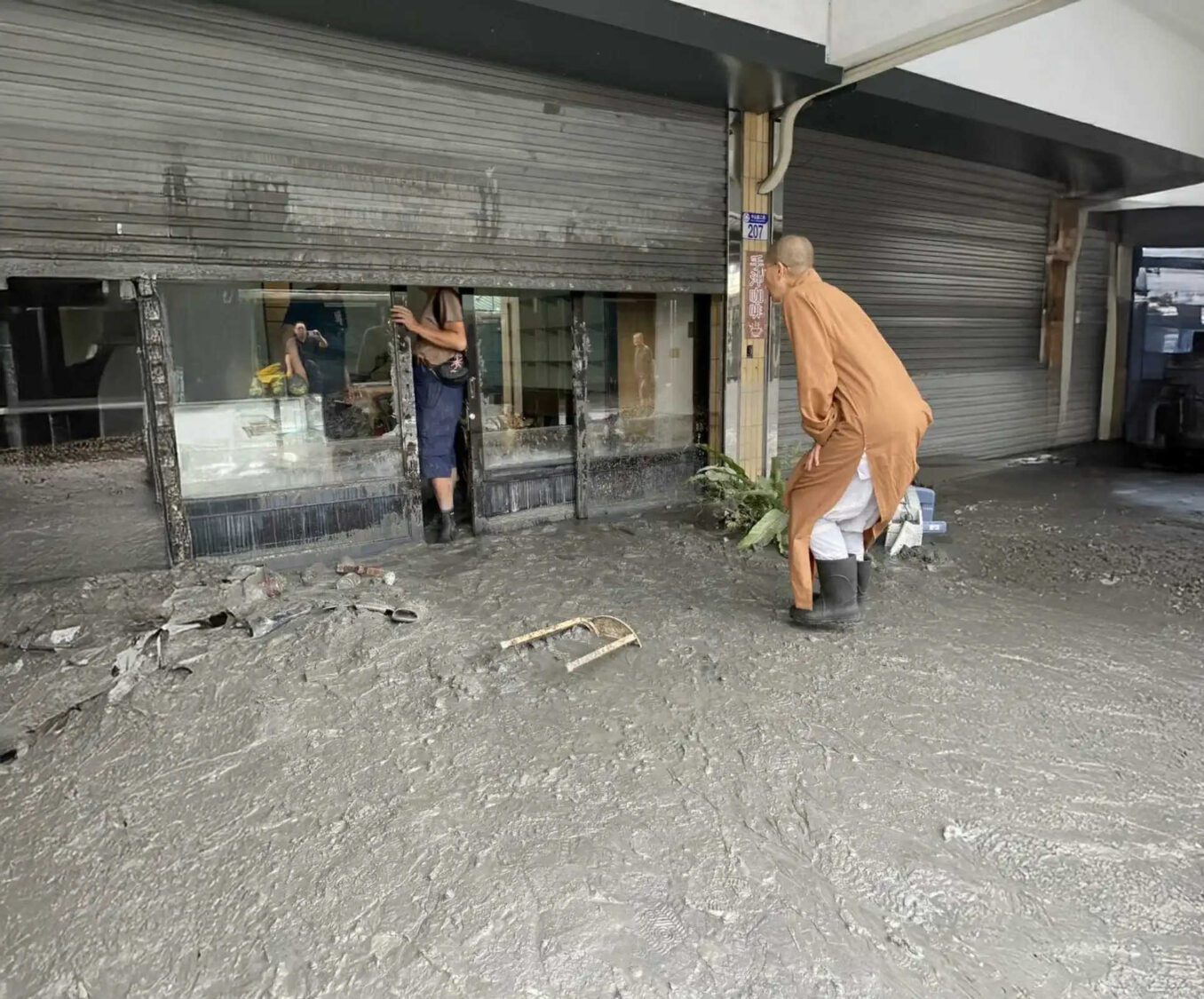 佛光山月光寺捐贈200萬救援花蓮   法師親赴災區傳遞溫情