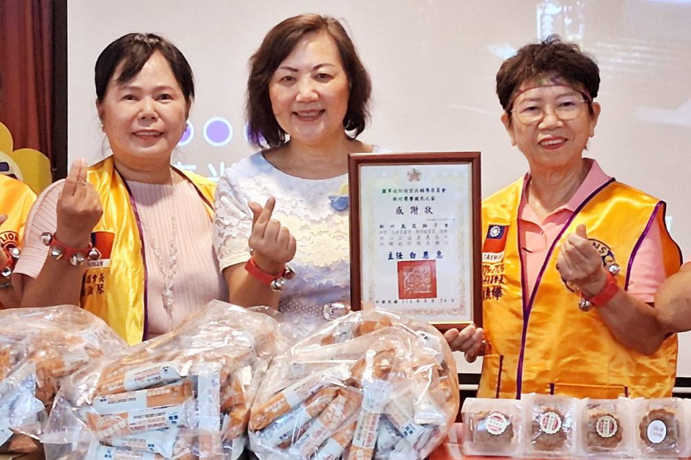 鳳鳳中秋送愛、共舞共榮歡唱　鳳凰獅子會傳遞祝福關懷新竹榮家長輩