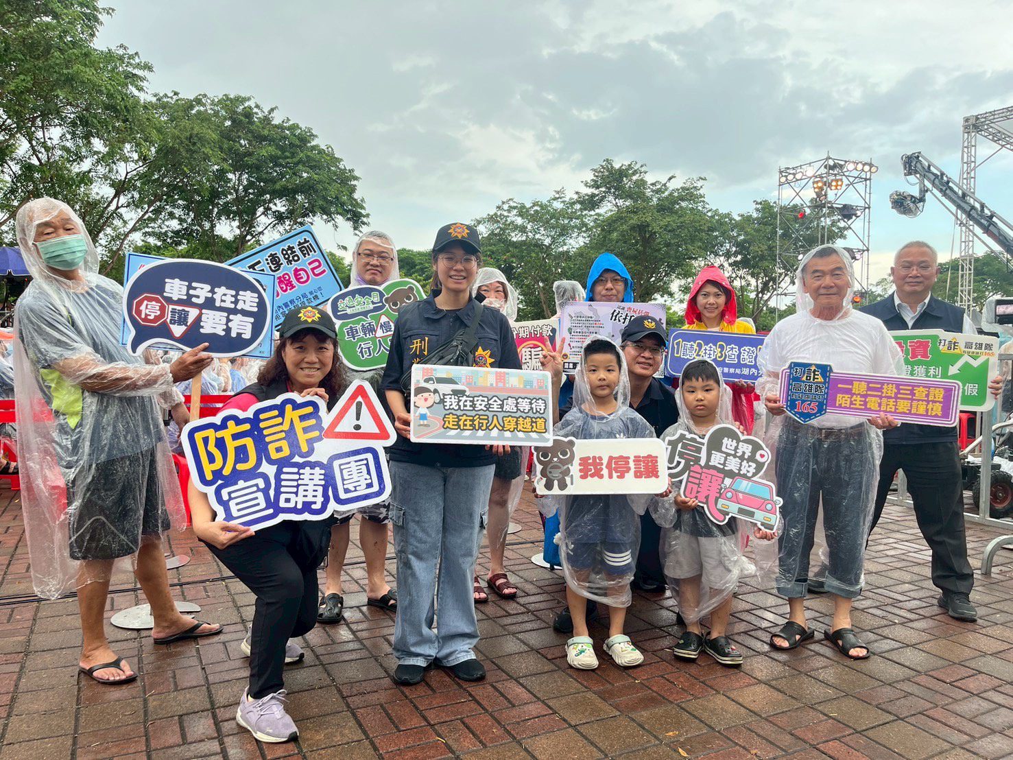 湖內分局節目錄影現場設攤   防詐宣導獲熱烈迴響