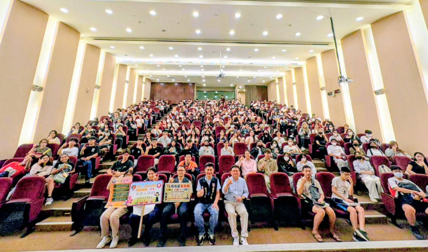 犯罪預防零距離!蘆竹警入校宣導反毒防詐 犯罪預防零距離!蘆竹警入校宣導反毒防詐