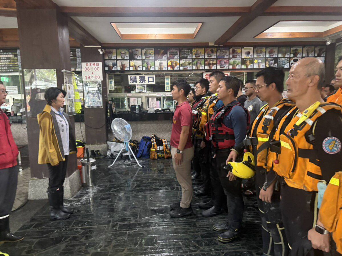 台東縣救災團隊跨縣市馳援馬太鞍溪堰塞湖溢流災害 饒縣長親往慰勉夥伴辛勞