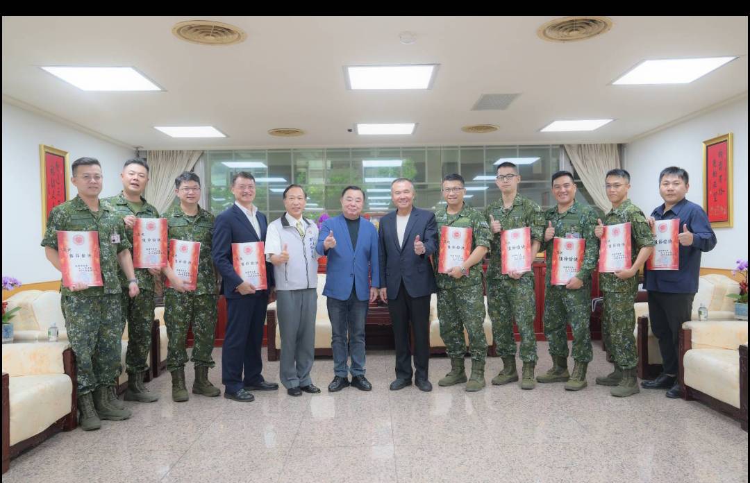 桃園市議會邱奕勝議長代表市民秋節勞軍 感謝國軍守護家園致贈加菜金 慰勞金