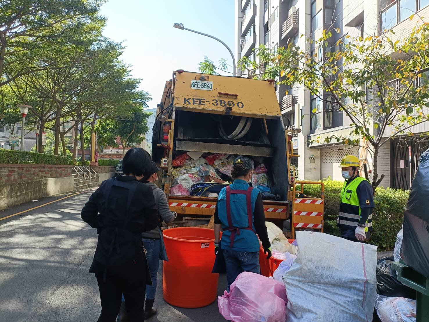 中秋烤肉增加垃圾量 桃園環保局籲確實分類 中秋烤肉增加垃圾量 桃園環保局籲確實分類