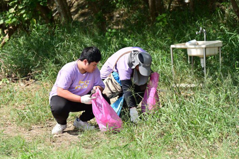 竹縣號召150名青年志工　頭前溪畔清理136公斤垃圾