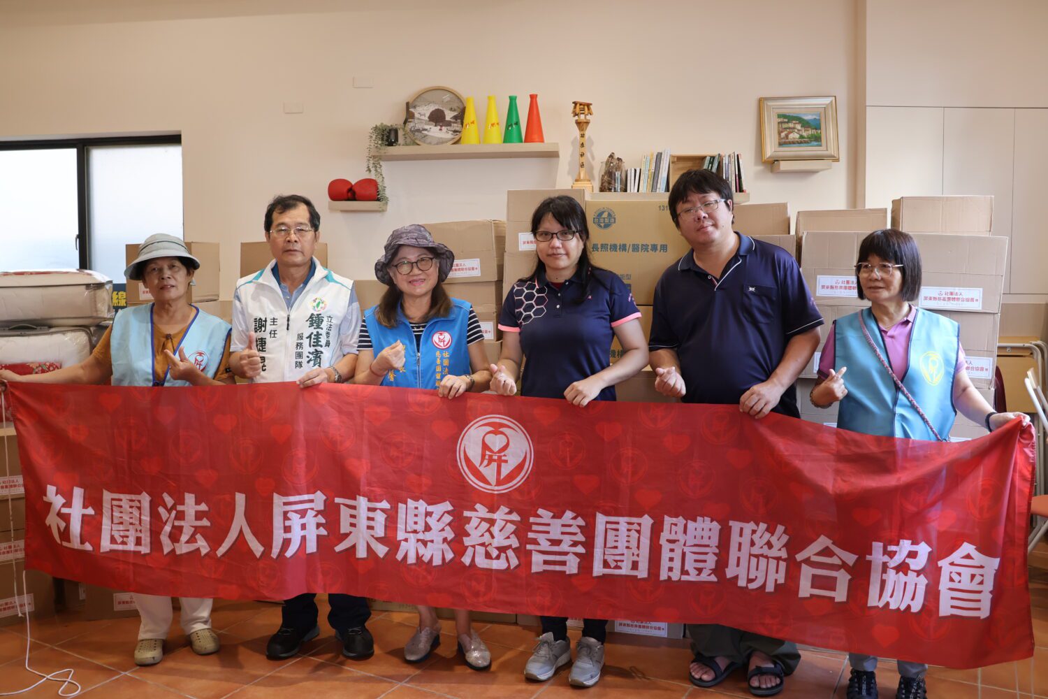 立委鍾佳濱攜手屏東慈善團體與企業，共捐物資賑災助花蓮災民度過難關！