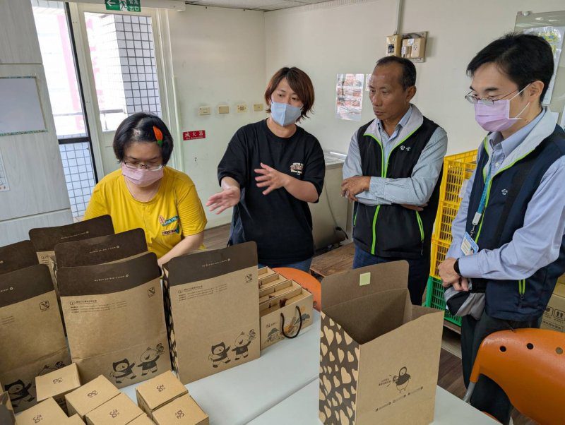 漾新聞|台電高雄區處送暖 認捐喜憨兒月餅傳遞雙份愛