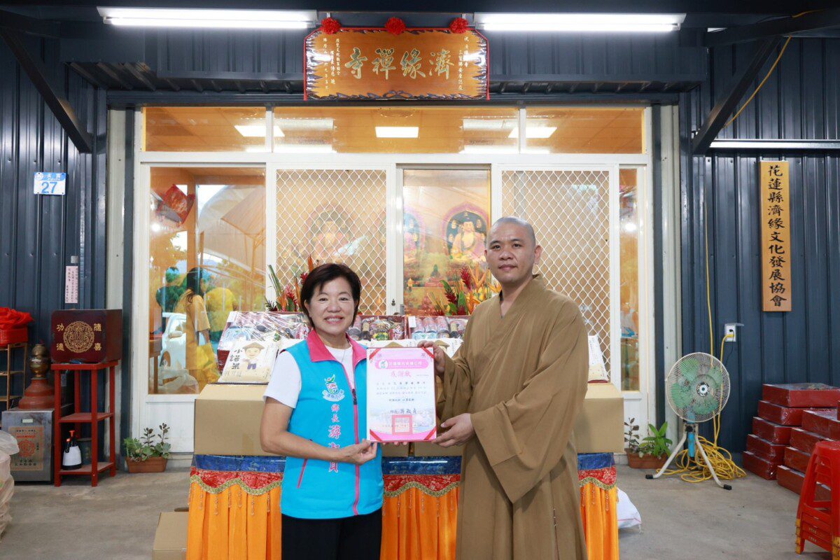 濟緣禪寺、聖帝宮、龍岩福德宮捐贈物資游淑貞感謝各宮廟慈悲教化溫暖吉安弱勢