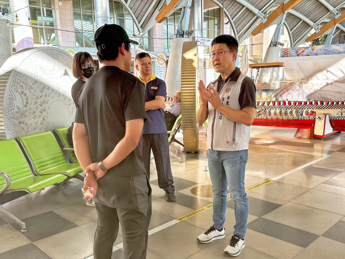 海軍陸戰隊役男入營 臺東軍服站叮嚀祝福