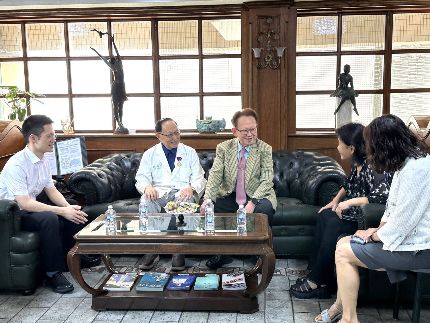 醫界合作創新模式 曹賜斌整形外科診所與蘇雍順皮膚專科診所強強聯手 簽訂醫療合作MOU