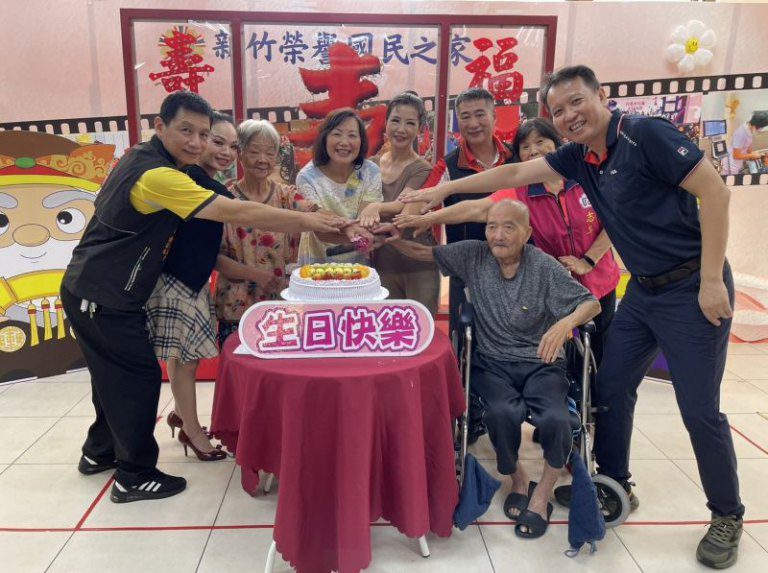 雪中送炭關懷協會攜手藝文團體帶給新竹榮家長輩關懷情