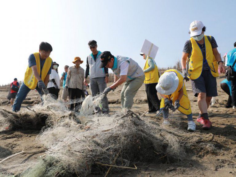 竹市秋季淨灘活動登場 張治祥秘書長號召公私協力守護海洋永續環境 竹市秋季淨灘活動登場 張治祥秘書長號召公私協力守護海洋永續環境