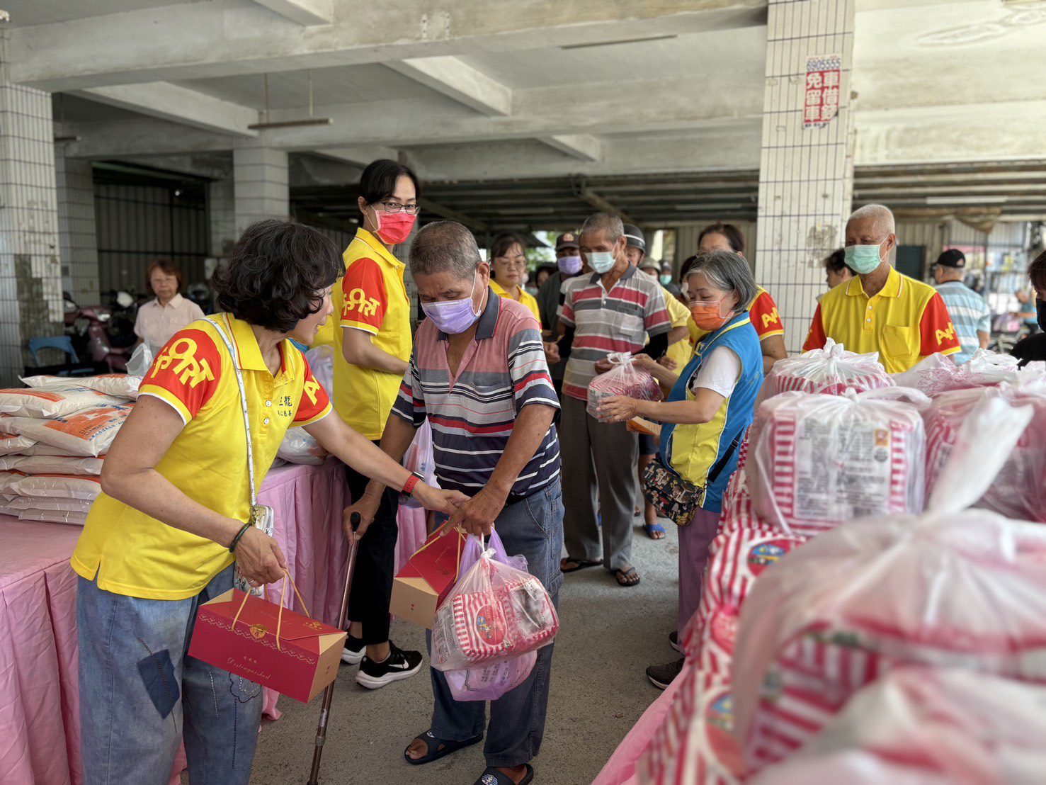 三龍同心會攜手湖內分局凝聚「善」與「愛」溫暖弱勢家庭