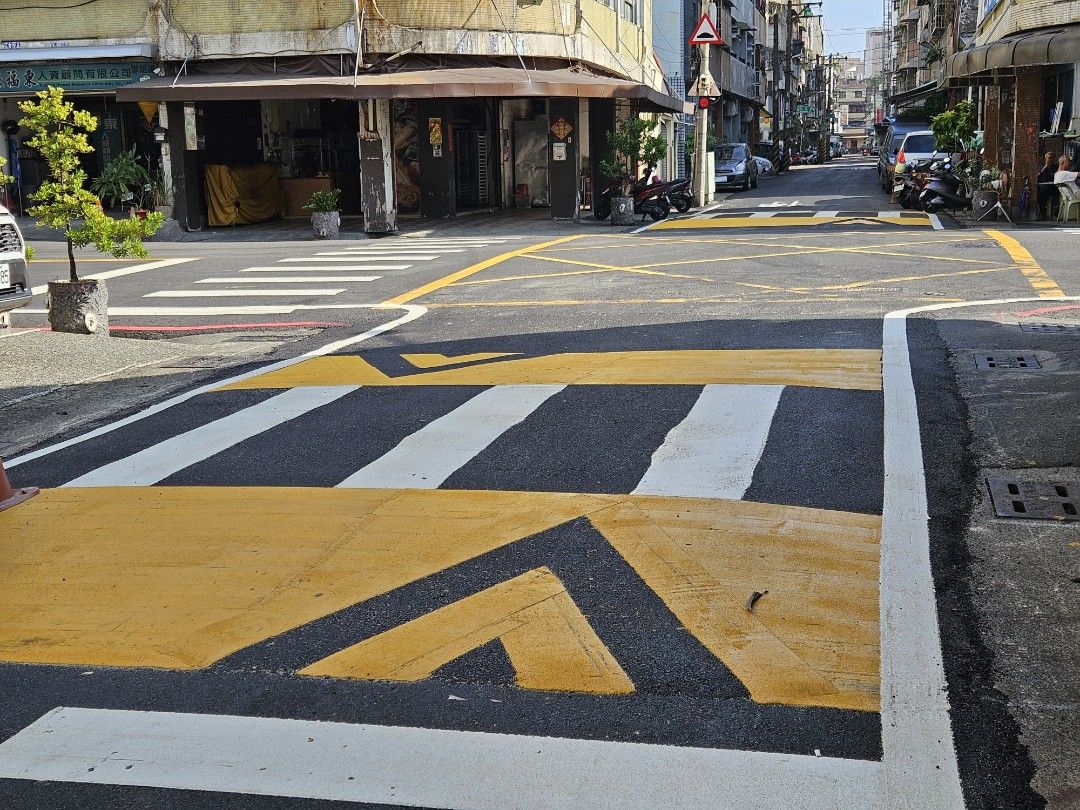 交通安全升級！鳳山區光華東路和興街口減速平台啟用