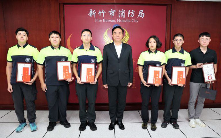 竹市警消聯手救回OHCA患者 邱臣遠代理市長感謝第一線守護市民安全 竹市警消聯手救回OHCA患者 邱臣遠代理市長感謝第一線守護市民安全