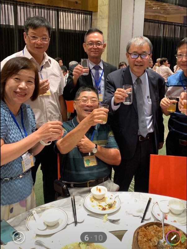 漾新聞|教育部長鄭英耀教師節南下敬師 與高齢90歲老校長相見歡　屏師敬師餐會有洋蔥