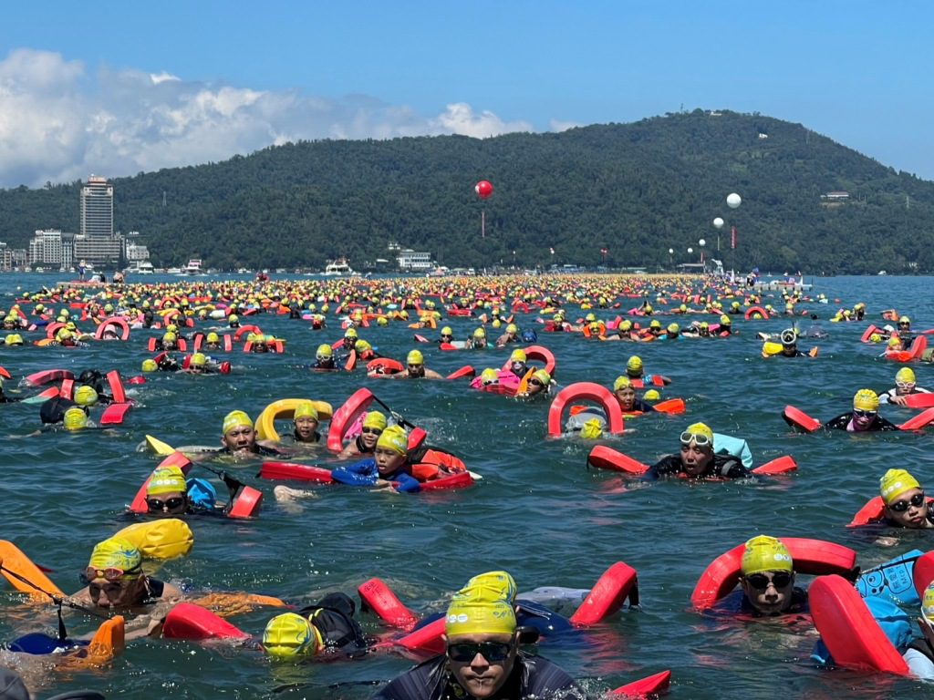日月潭萬人泳渡登場　24,736位泳士自我挑戰