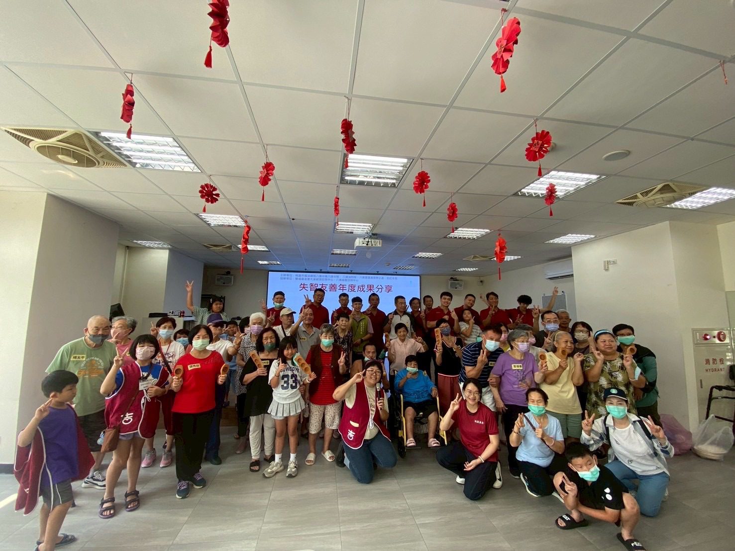 八德義消化身烘焙師 攜手長輩製作冰心月餅、綠豆糕共享佳節喜悅