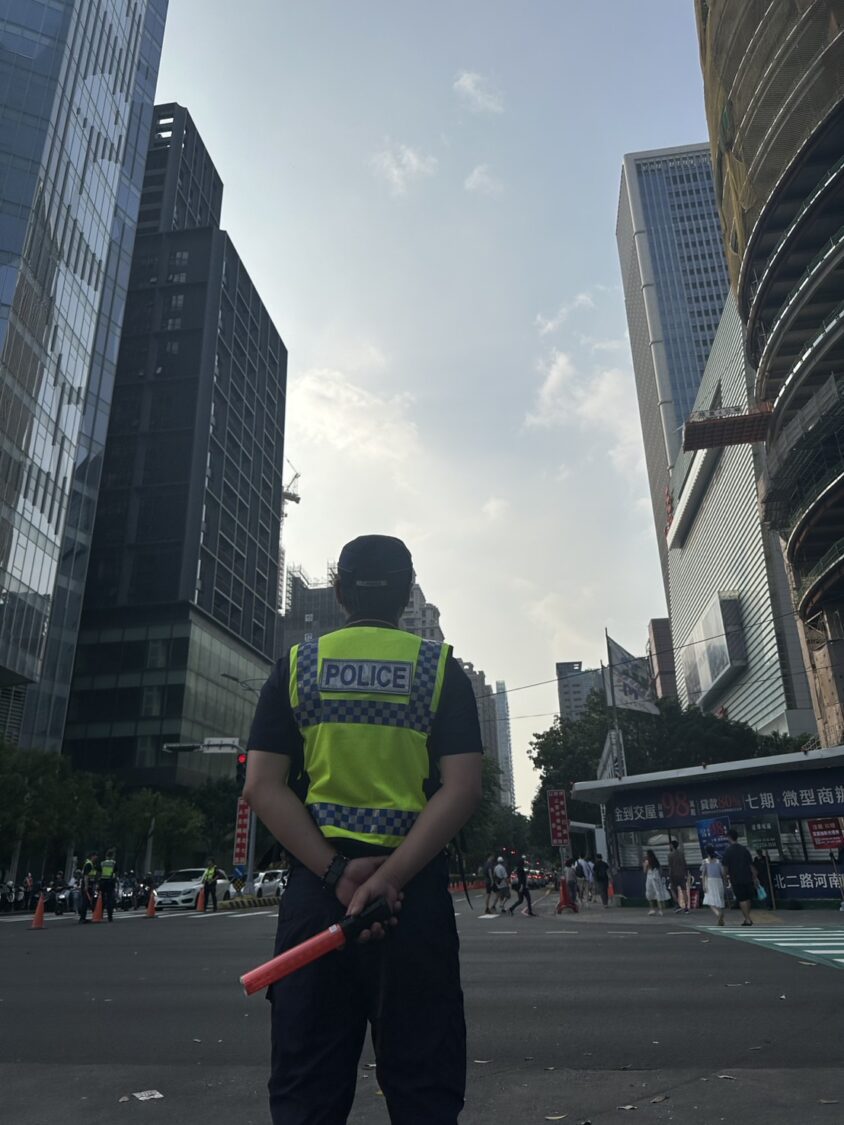 中市警重塑交通秩序 百貨商圈復業第一天排隊車潮不復見 中市警重塑交通秩序 百貨商圈復業第一天排隊車潮不復見