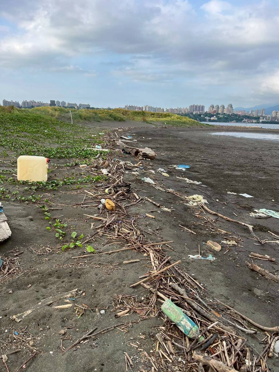 為地球盡一份心力，透透過民眾的「撿碳」推廣至「減碳」，把環保理念帶入日常生活。