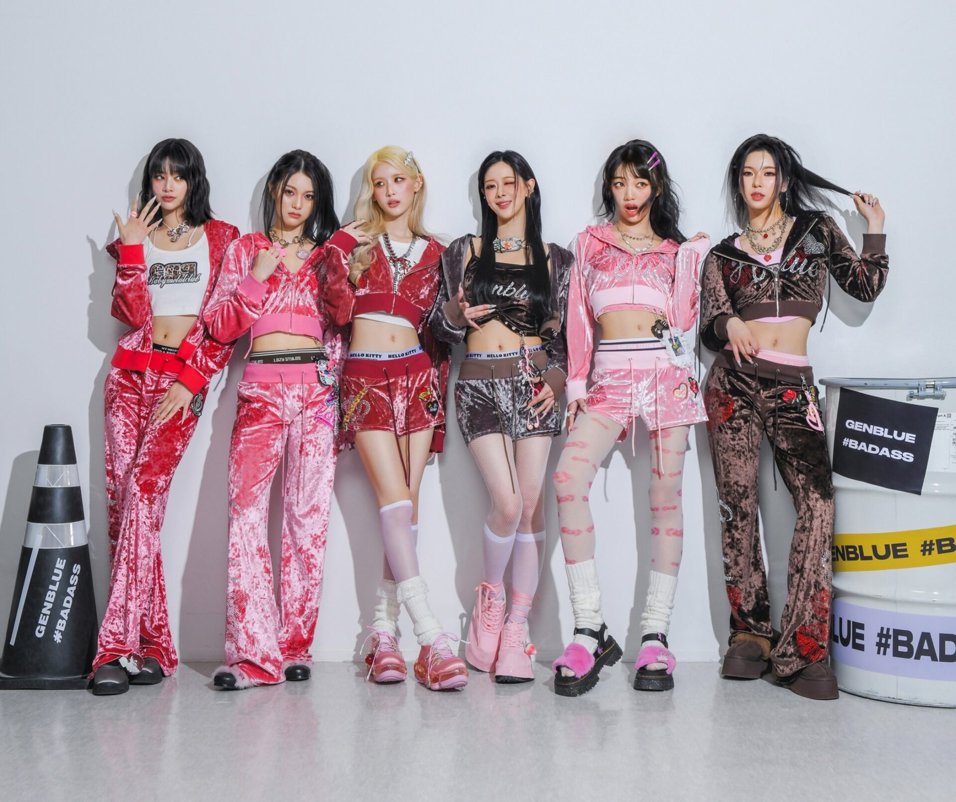 GENBLUE幻藍小熊高唱新歌 變身校園Y2K跩妹開趴塗鴉公然「使壞」 GENBLUE幻藍小熊高唱新歌 變身校園Y2K跩妹開趴塗鴉公然「使壞」