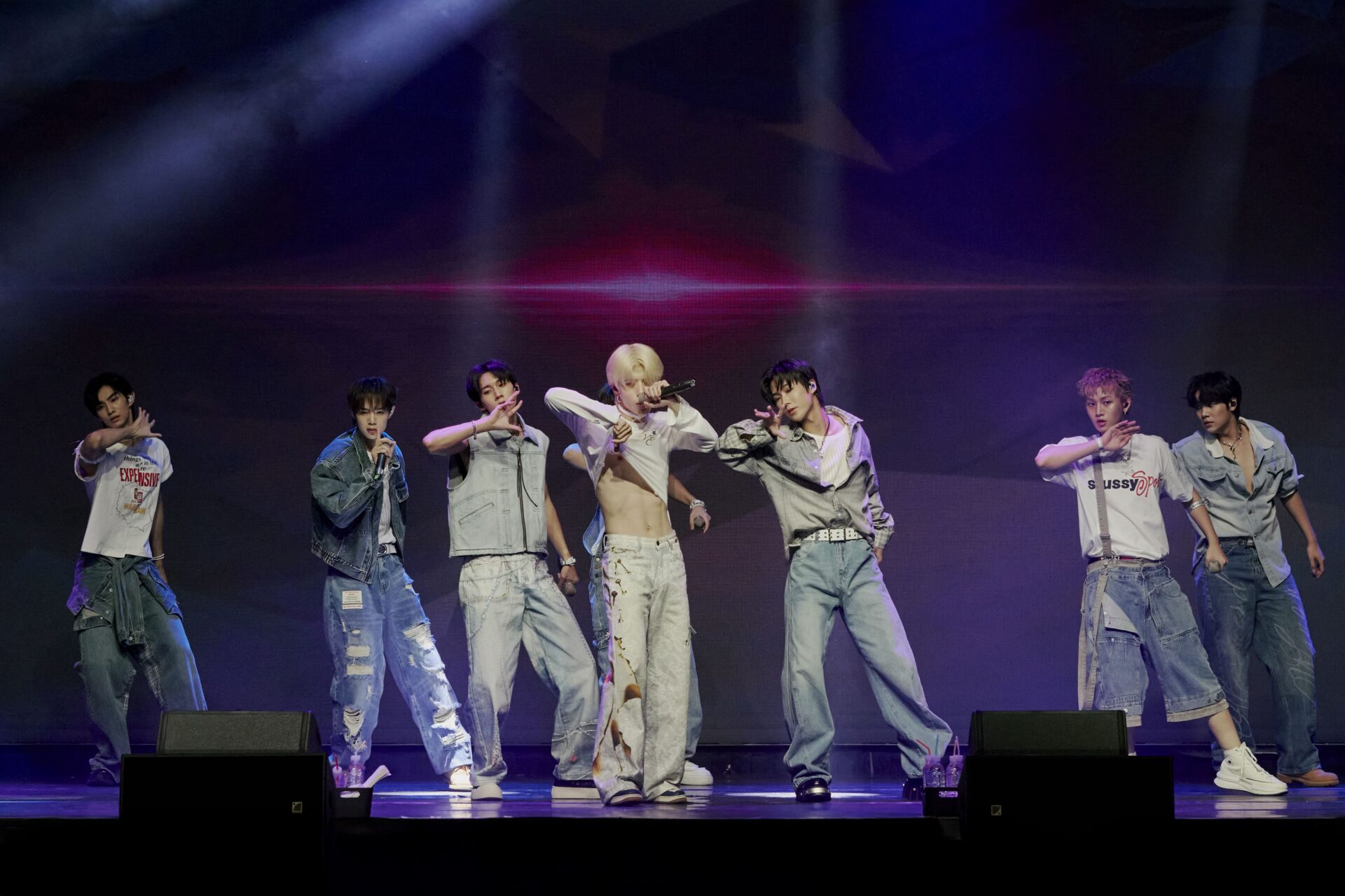 ARKis 首場見面會 告白粉絲加碼8人完整版登場〈上癮〉