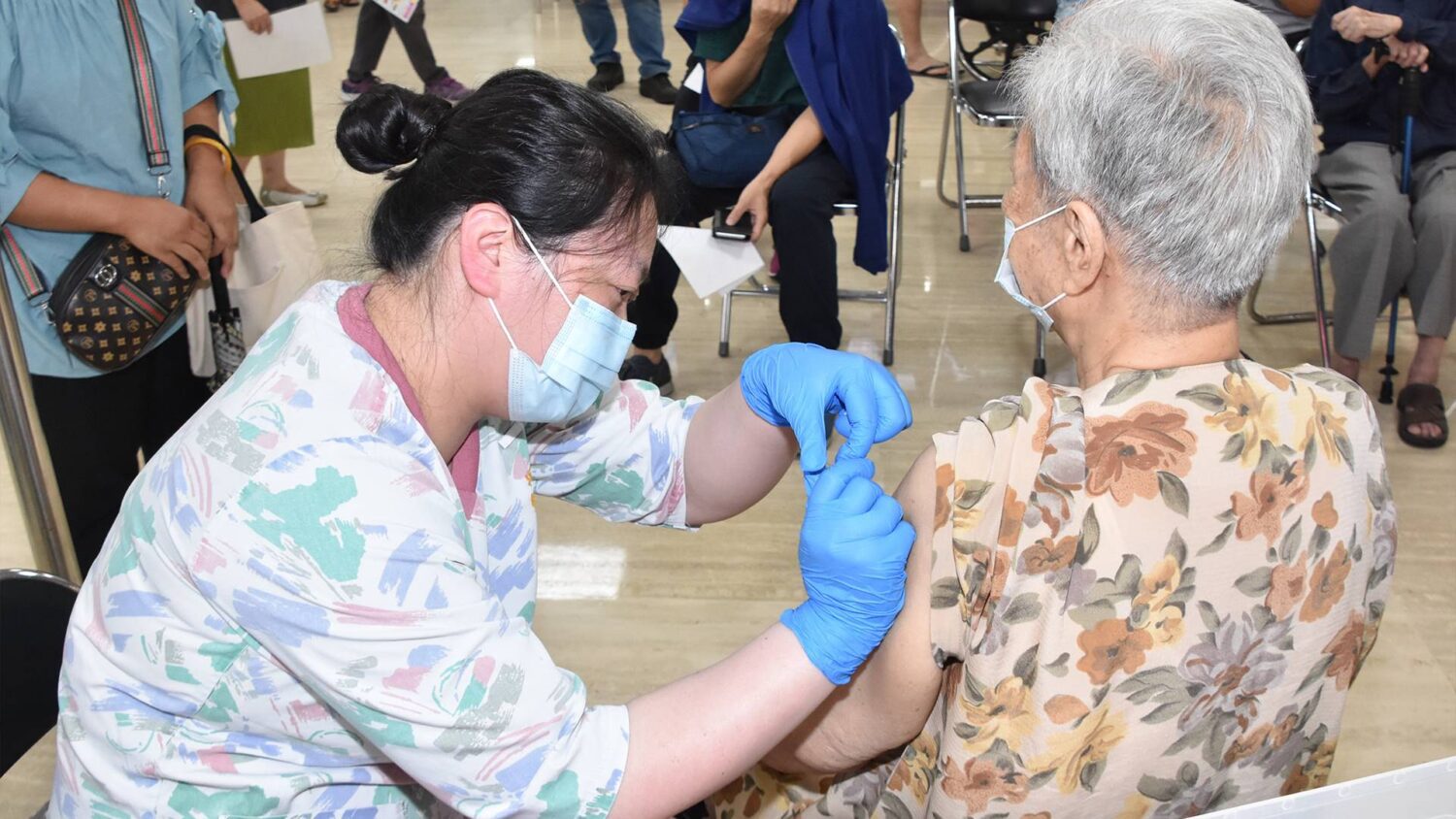 彰基便民專診守護秋冬　左流右新疫苗齊發健康安心