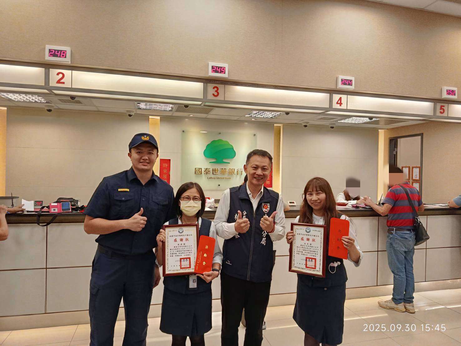 中壢阿伯誤信桃色陷阱「3000萬」險飛了 警方表揚行員及時阻詐