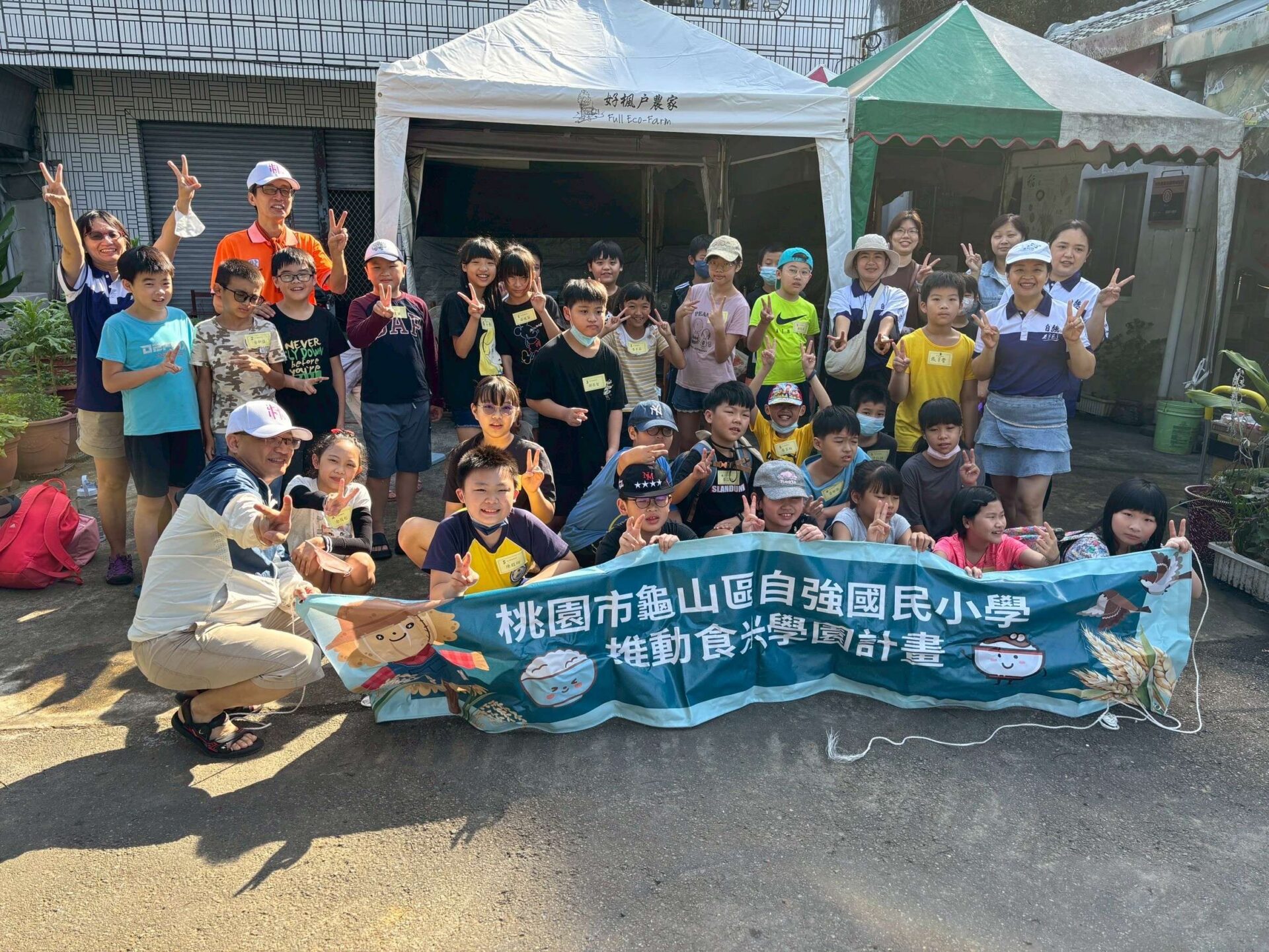 自強國小食米教育體驗當農夫 學童赤腳插秧培養惜食觀念