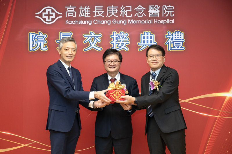 漾新聞|院長交棒!高雄長庚迎來新領航人藍國忠 漾新聞|院長交棒!高雄長庚迎來新領航人藍國忠